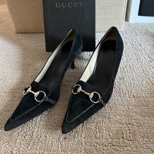 GUCCI BLACK SUEDE HORSEBIT POINTY TOE PUMPS SIZE 8.5